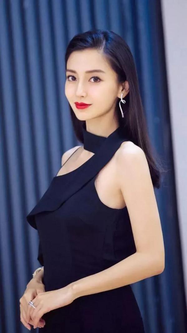 黃曉明老婆人面桃花，人見人愛，花見花開