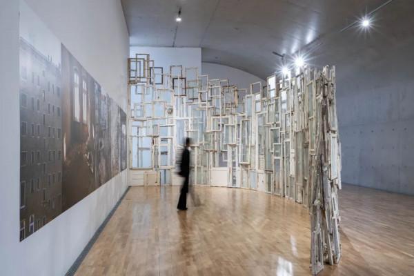 專訪鹽田千春:紅色是人的連線,黑色是宇宙 | 一點靈感 專訪鹽田千春:紅色是人的連線,黑色是宇宙 | 一點靈感