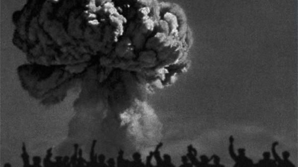 1971年，投擲氫彈試驗失敗，飛行員楊國祥捨生忘死帶彈著陸