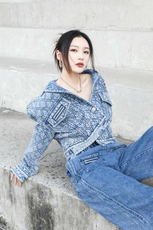 又美又帥!金夢陽子時裝週烈豔紅唇上演眼神殺 又美又帥!金夢陽子時裝週烈豔紅唇上演眼神殺