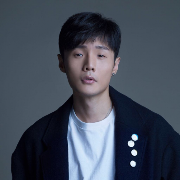 &quot;今非昔比&quot;王子異：曾炒作蔡徐坤，得罪王一博，今解約失敗成棄子