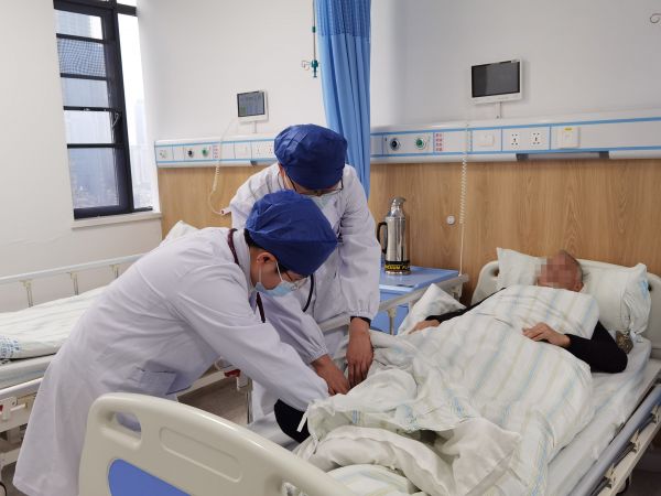 雙腿浮腫以為是沒忌口，&OpenCurlyDoubleQuote;糖老伯&rdquo;拖延就醫險些腎衰竭