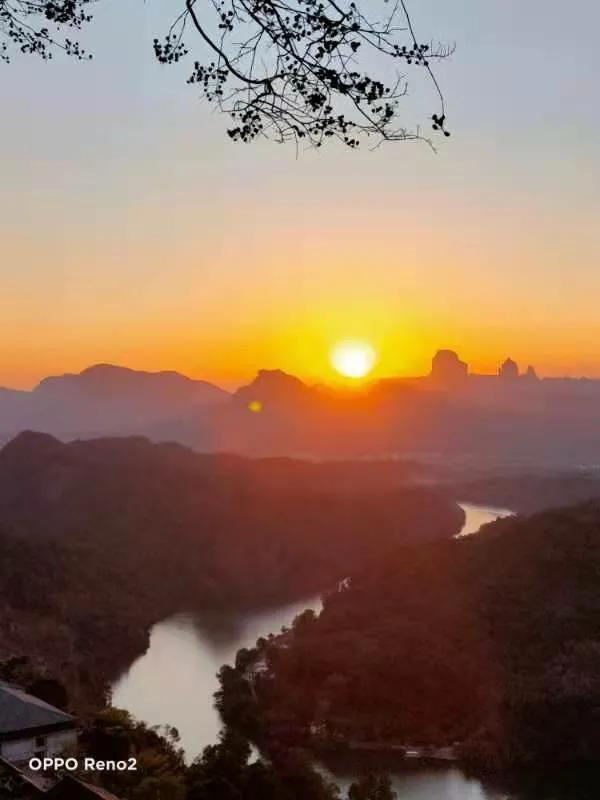 到廣東韶關丹霞山看日出有一種說不出的美/圖文欣賞 到廣東韶關丹霞山看日出有一種說不出的美/圖文欣賞