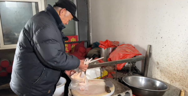 山東大爺開店8年做雞肉，經常接連幾天不開張，吃一次就不想再吃
