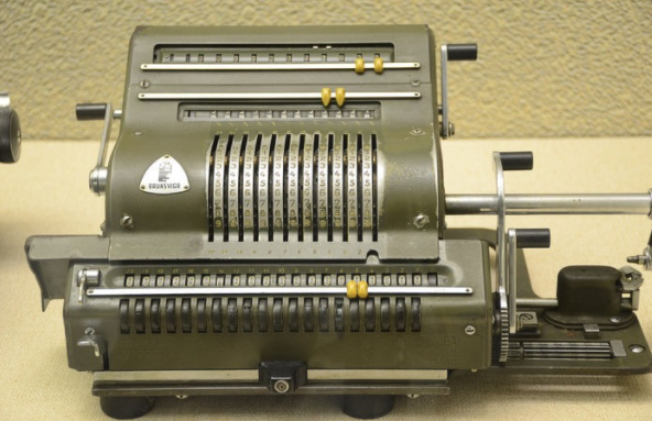 楊振寧探望輻射患癌的鄧稼先:兩彈得多少獎金,竟讓你這樣拼命? 楊振寧探望輻射患癌的鄧稼先:兩彈得多少獎金,竟讓你這樣拼命?