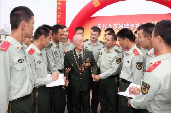 老兵隱居32年,國家苦苦尋找,這位老兵身上有著怎樣的傳奇故事? 老兵隱居32年,國家苦苦尋找,這位老兵身上有著怎樣的傳奇故事?