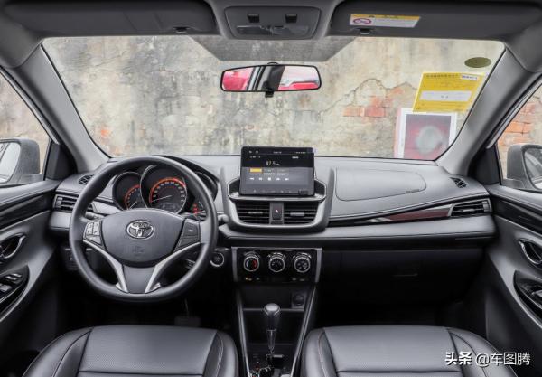 豐田YARiS L 致炫對比本田飛度，誰才是年輕人的首臺座駕？