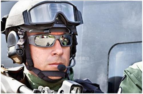 為什麼總感覺美國大兵在戰爭時候都愛戴著墨鏡打仗,耍酷的嗎? 為什麼總感覺美國大兵在戰爭時候都愛戴著墨鏡打仗,耍酷的嗎?