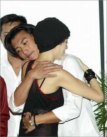 謝霆鋒愛過的6個女人,都是“姐姐輩”,最大大他8歲,最小3個月 謝霆鋒愛過的6個女人,都是“姐姐輩”,最大大他8歲,最小3個月