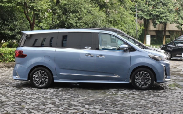 航空座椅+星空頂,價格直逼別克GL8,上汽大通G20 PLUS四座上市 航空座椅+星空頂,價格直逼別克GL8,上汽大通G20 PLUS四座上市