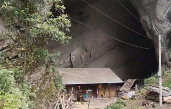 貴州一家五代人隱居山洞100年,給錢也不搬,如今已裝網路和家電 貴州一家五代人隱居山洞100年,給錢也不搬,如今已裝網路和家電