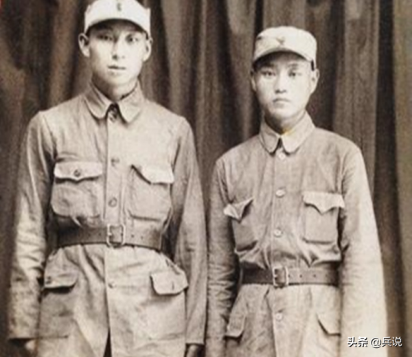 八路軍火燒炮樓，偽軍隊長跳樓墜亡，最後跳下披頭散髮的女人