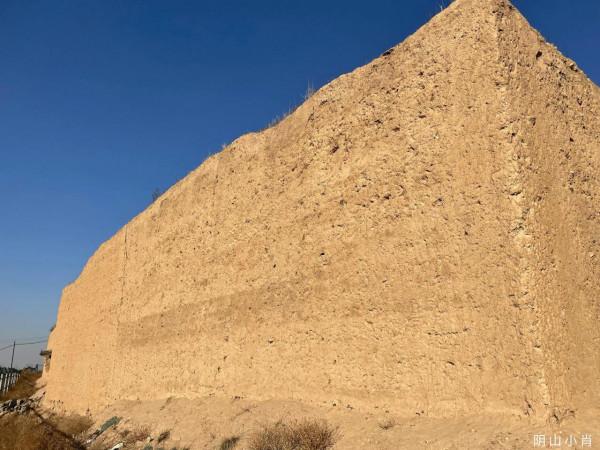 探尋拍攝包頭境內一段儲存完整的戰國趙北長城遺址 探尋拍攝包頭境內一段儲存完整的戰國趙北長城遺址