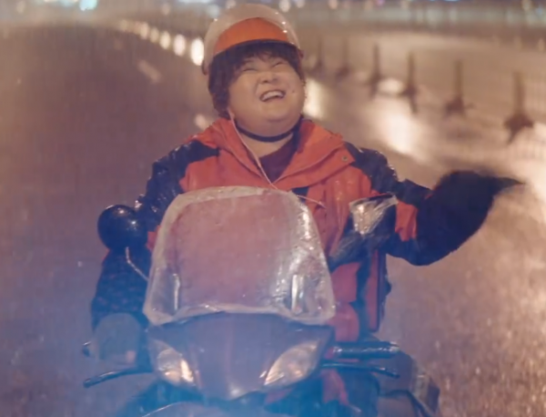 賈玲新片上映4天，斬獲5億票房，豆瓣口碑卻高糊預警了，大片差評