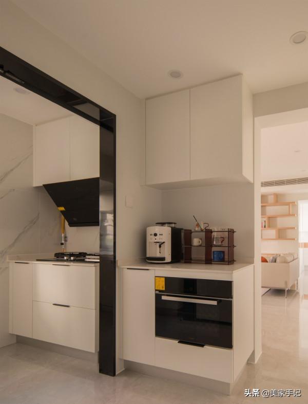 一入他家就被溫馨治癒的氛圍給迷住，全屋明亮又幹淨，太有品味了