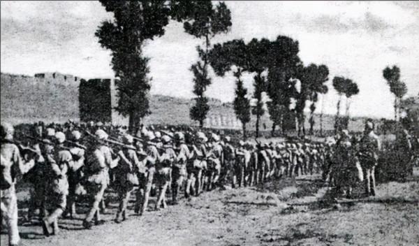 新四軍打日軍和偽軍,偽軍一跑,李先念反而心生顧慮,不好打了 新四軍打日軍和偽軍,偽軍一跑,李先念反而心生顧慮,不好打了