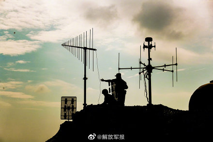 直擊演習一線|跨晝夜實兵演練激戰正酣 直擊演習一線|跨晝夜實兵演練激戰正酣