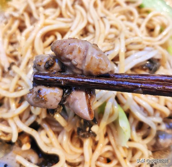 這肥腸處理得真到位，不臭還賊香，拌麵好好吃呀