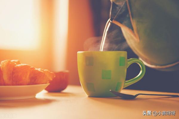 一杯熱水，放著放著就涼了 一些話，說著說著也就不願再聽了