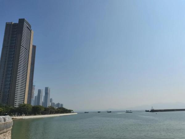 來回四個小時的地鐵，參展半個小時