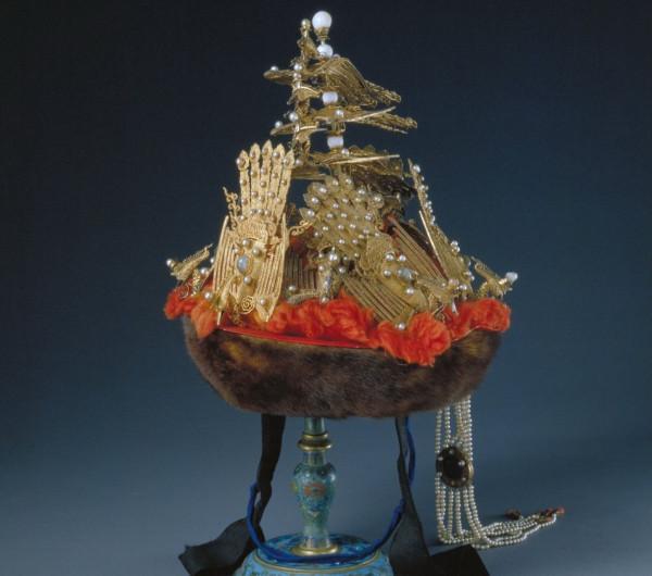 古代最尊貴的女人，綾羅綢緞不斷，佩戴的珠寶首飾也是華貴而不凡