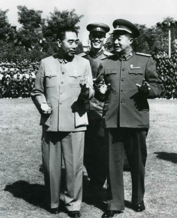 1971年，外交宴上國寶九龍杯失竊，周總理巧用魔術讓外賓原物奉還