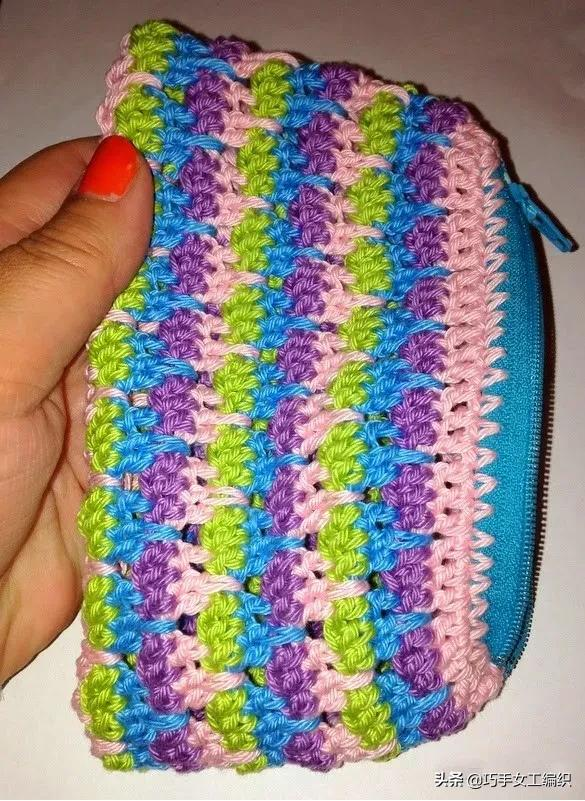 舊衣褲的拉鍊剪下來後，用鉤針戳一圈就有無數的收納