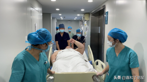 501斤小夥到長春嘉和外科醫院切胃減重，高中體重就達300斤