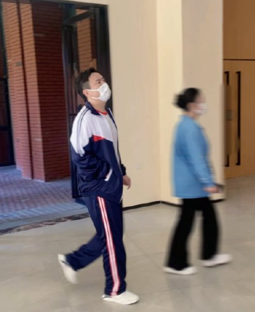 《夏洛特煩惱》時隔6年重聚，尹正和王智缺席，被“王老師”喊話