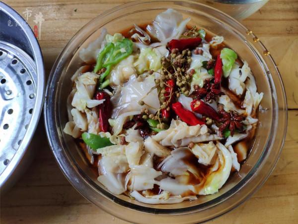 夏天，這菜正當季，做成泡菜幾小時就能吃，酥脆酸爽，一盆不夠吃