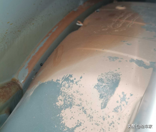 這輛寶馬X6給了錢不敢開走，拆開內飾買家看傻眼，網友：上頭了