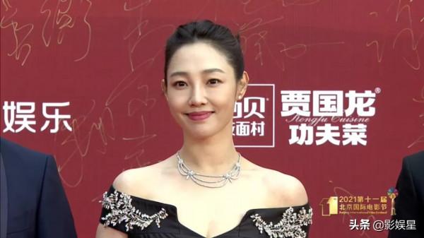 北影節紅毯：佟麗婭豔壓群芳，Baby仙女範，這幾位明星不幸翻車