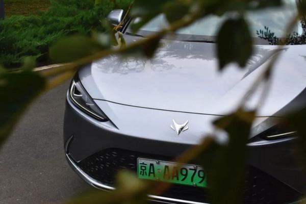 不止滿滿科技感，試駕極狐阿爾法S：豪華感十足，行駛品質出眾