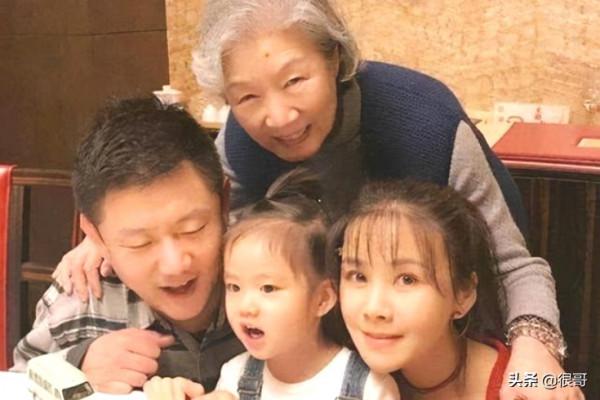 《突圍》中演員的親友團：何琳是呂中的兒媳，耿樂的爺爺是畫家