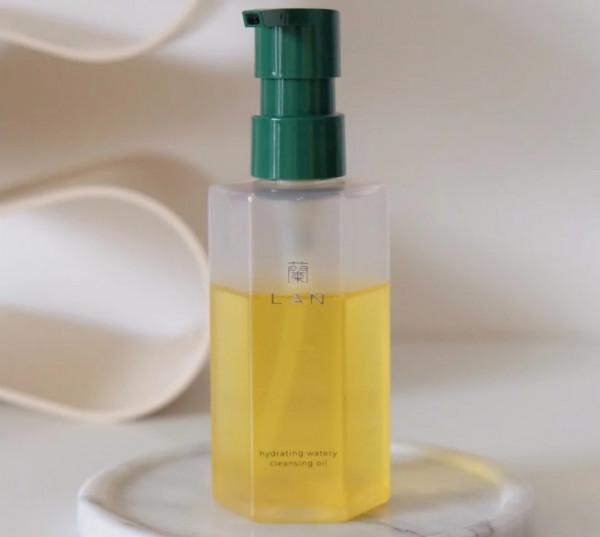 卸妝真的很重要!分享4款熱門好用的卸妝油,溫和高效膚感好 卸妝真的很重要!分享4款熱門好用的卸妝油,溫和高效膚感好