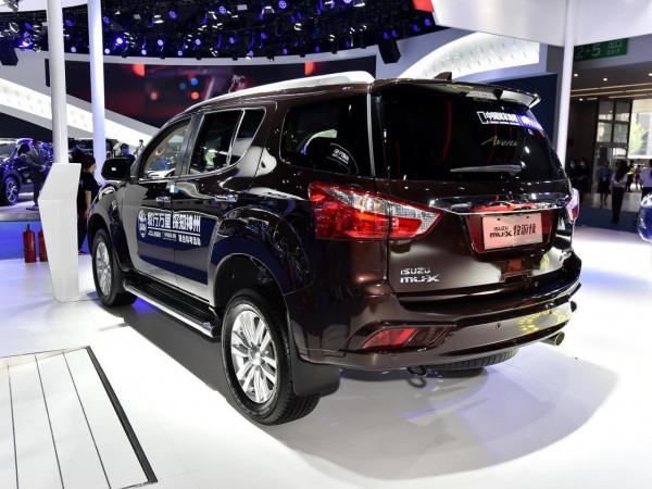 搭配6AT&plus;四驅，與日產途達同級，動力極強的SUV，實拍mu-X牧遊俠