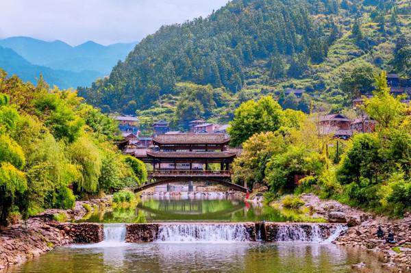 貴州一景區走紅，擁有驚險刺激的“魔鬼漂”，全長達8公里