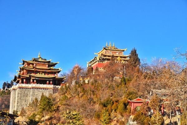 香格里拉清晨的第一縷陽光 夢幻猶如仙境