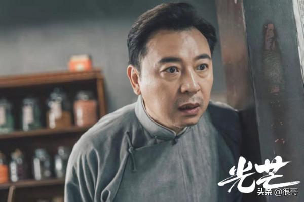 光芒中隱藏著兩位87版紅樓夢中的演員,認出了柳湘蓮,沒認出賈璉 光芒中隱藏著兩位87版紅樓夢中的演員,認出了柳湘蓮,沒認出賈璉