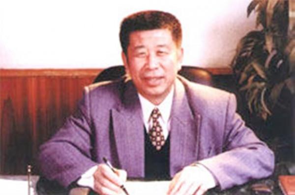 “養牛狀元”56歲踏足房地產，躍升燕郊首富，隱退後孫子被撞身亡