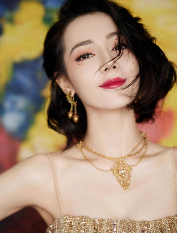 熱巴美出圈的禮服造型