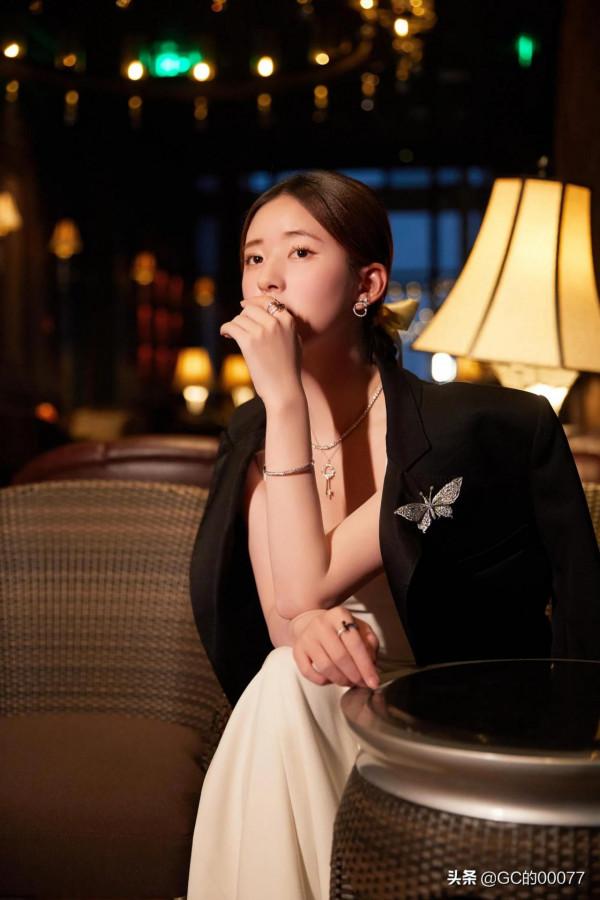 明星圖片趙露思