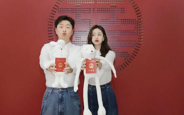 杜海濤結婚後成大贏家！身材暴瘦變帥哥，穿白襯衣拍結婚照大變樣