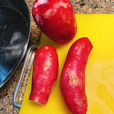 第一次嘗試酸甜紅皮蘿蔔，沒想到這麼好吃