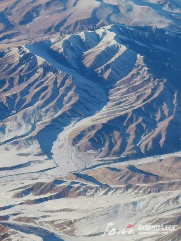 在新疆乘飛機千萬別睡著,怕你錯過一張張屏保 在新疆乘飛機千萬別睡著,怕你錯過一張張屏保