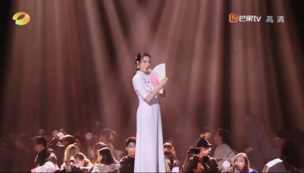 芒果年貨節：twins胖成姨，鞠婧禕半永久妝發，蔡徐坤霸氣開演