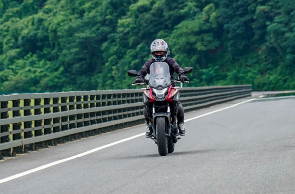 缺少個性但很平順好騎，還是很本田-CB400X動態體驗