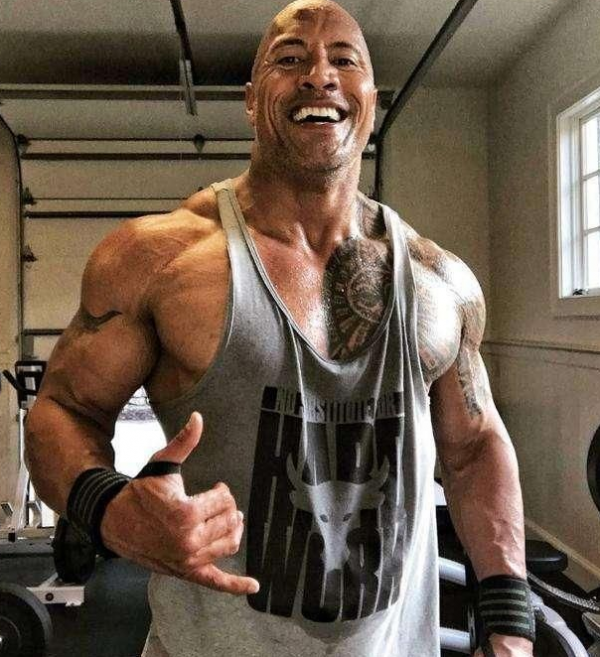 肌肉男敢跟NBA球星合影 真的是勇氣可嘉，至今沒有一個贏過