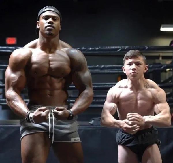 8歲小朋友身材太驚人,腹肌炸裂!網友:小孩子就不該練肌肉 8歲小朋友身材太驚人,腹肌炸裂!網友:小孩子就不該練肌肉