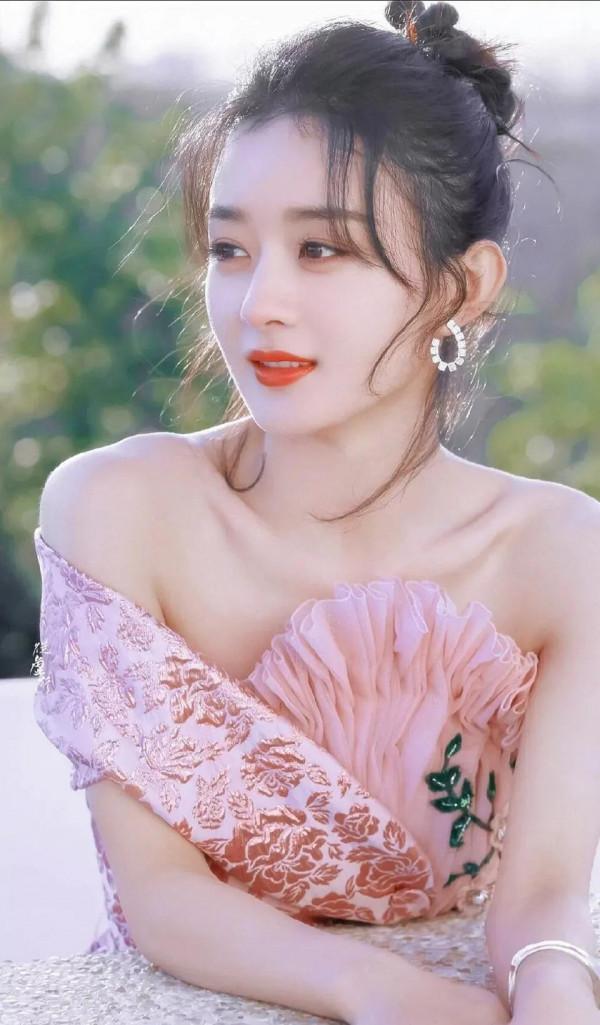 趙麗穎出演《新還珠格格》裡的晴兒,溫婉大氣,氣質出眾 趙麗穎出演《新還珠格格》裡的晴兒,溫婉大氣,氣質出眾